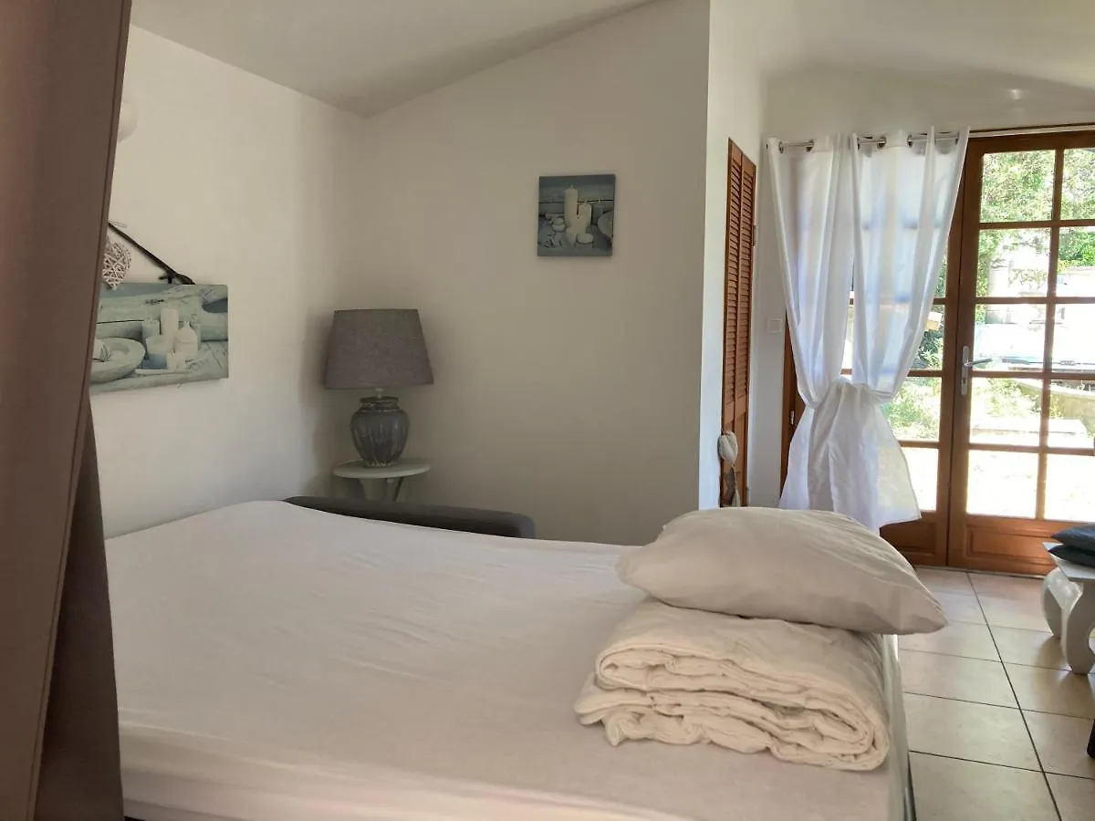 Gite Encore Un Soir Hyeres 0*,  France